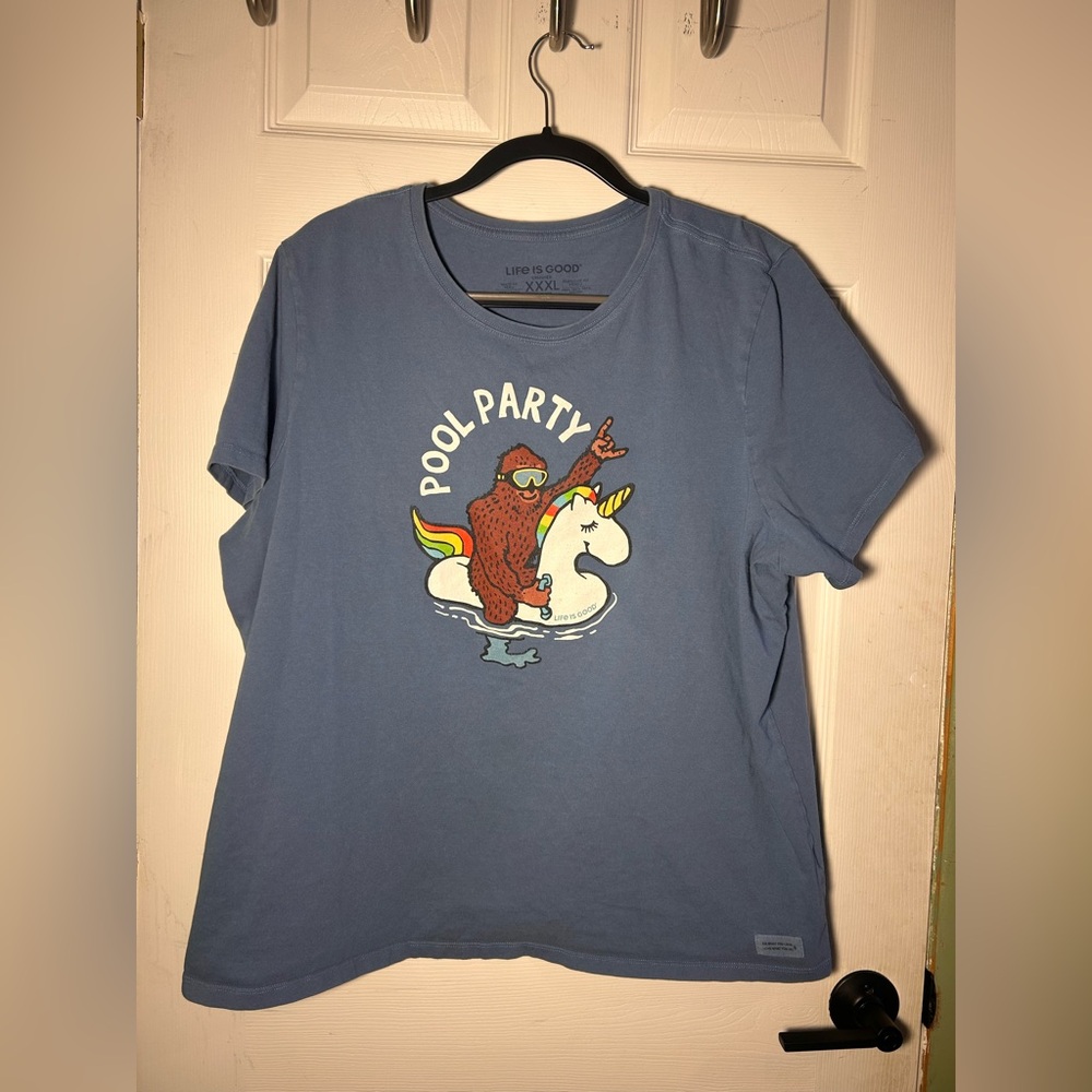 Life Is Good Bigfoot Pool Party Slate Blue Tee